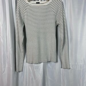 Women’s Gap Stretch (Made by American Eagle) shirt.